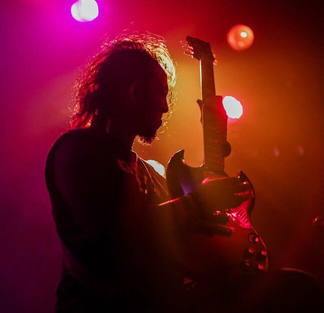 Eben gitaris dari band Burgerkill. (Foto Instagram @ebenbkhc)