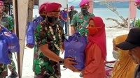 Sahabat Marinir Berbagi Bingkisan Momen Natal di Pulau Terpencil
