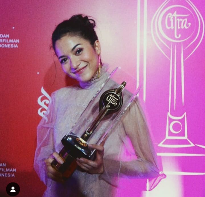 Aktris cantik Putri Mirano