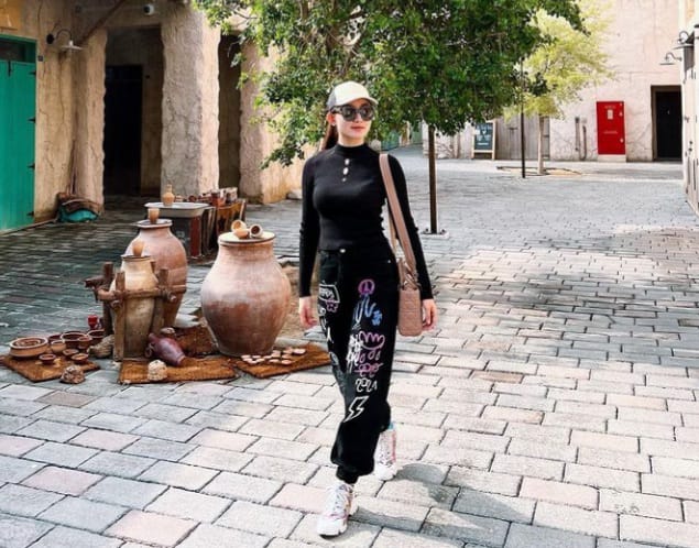 Potret Teranyar Natasha Wilona Kenakan Tas Branded
