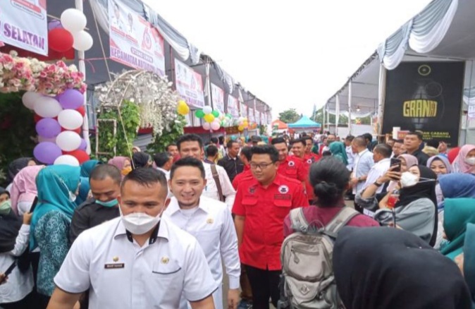 Wakil Bupati Ardian Saputra Buka Festival UMKM dan Ekonomi Kreatif 23 Kecamatan