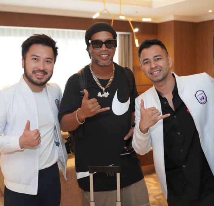 Ronaldinho Tiba di Indonesia, Rudy Salim Menyopiri Raffi Ahmad dan sang Legenda