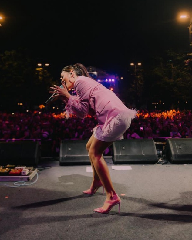 Bikin Gemes! Inilah Potret Cantik Raisa Saat Manggung