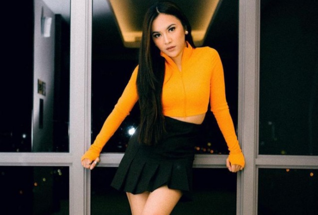 Pakai Outfit Warna Orange Pesona Mahalini Makin Terpancar