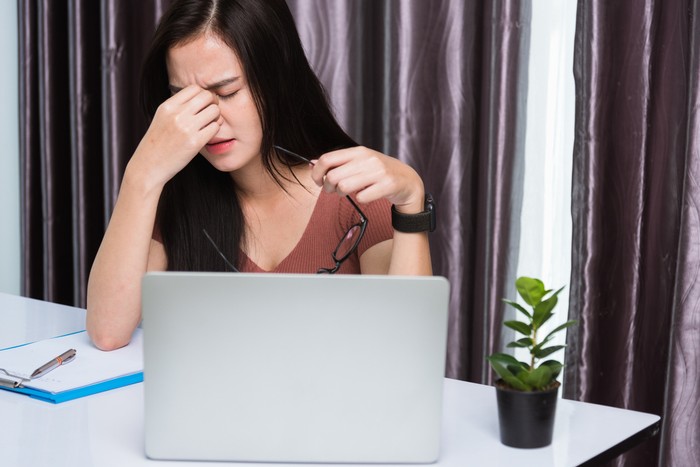 Tips Jitu Menjaga Kesehatan Mata Bagi yang Kerja di Depan Komputer