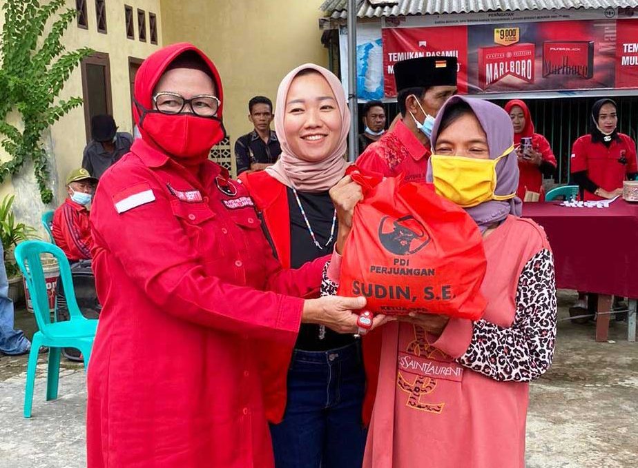 Lesty Putri Utami Gelar Operasi Pasar Murah di Teluk Pandan