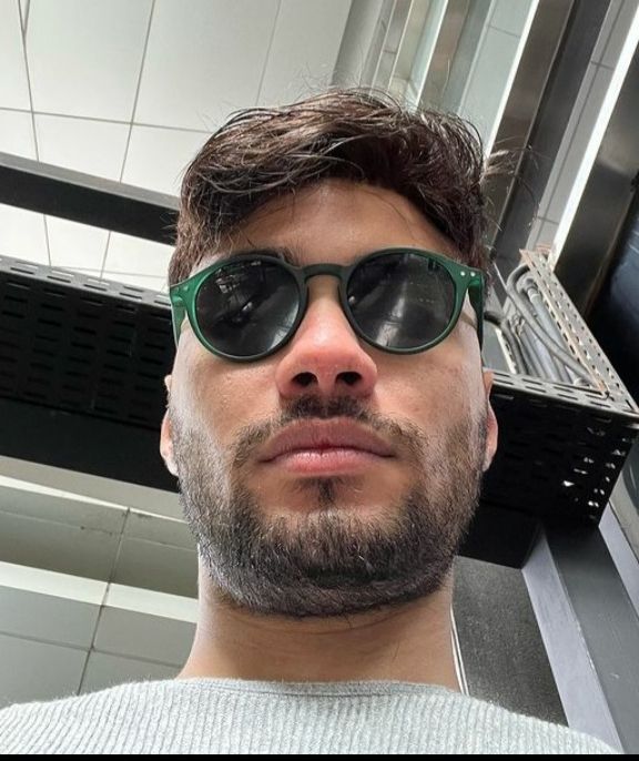 Refal Hady Unggah Foto Selfi Salah Kepencet, Bikin Gemes