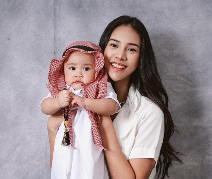 Pamer Foto Bareng Rayyanza, Anya Geraldine Suka Brewok?