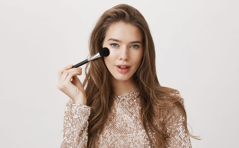 Wajah Kamu Berminyak Begini Tips Jitu Makeup Terbaik ala Profesional