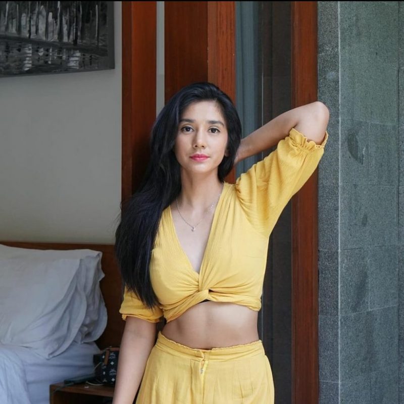 5 Potret Body Goals Fanny Ghassani, Kece Badai!