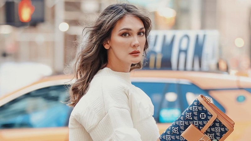 Begini Ekspresi Luna Maya Nonton Konser Ariel NOAH