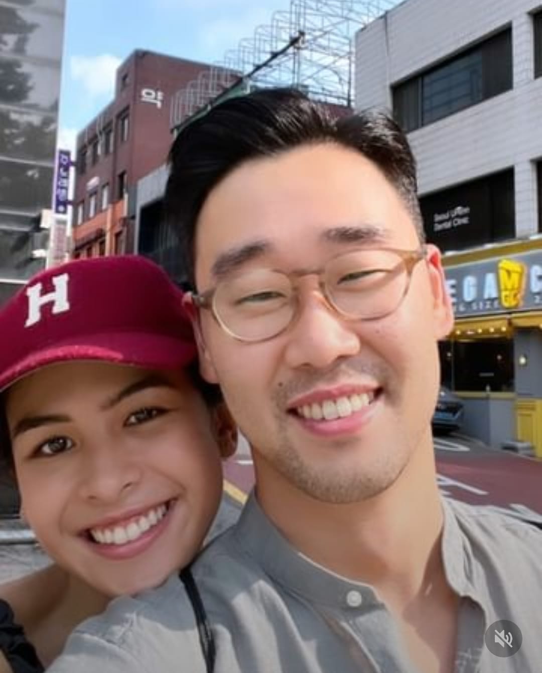 Bikin Gemes! Maudy Ayunda bareng Suami Liburan di Korea 