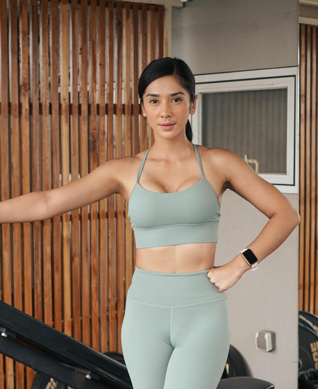5 Potret Body Goals Fanny Ghassani, Kece Badai!