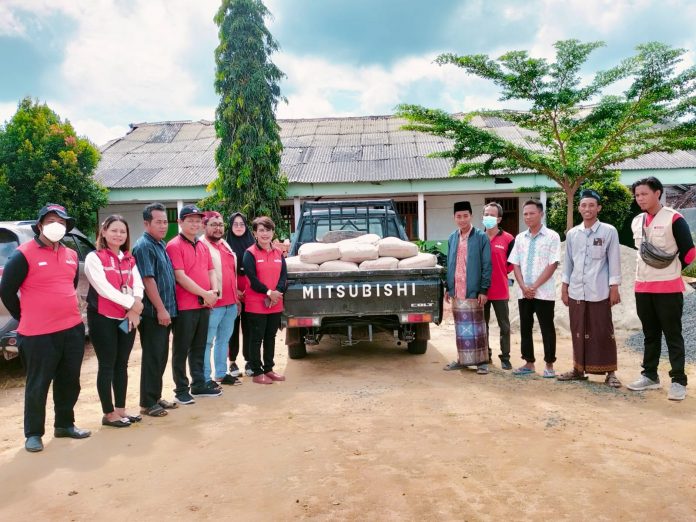 DPC PDIP Mesuji Beri Bantuan Korban Kebakaran 