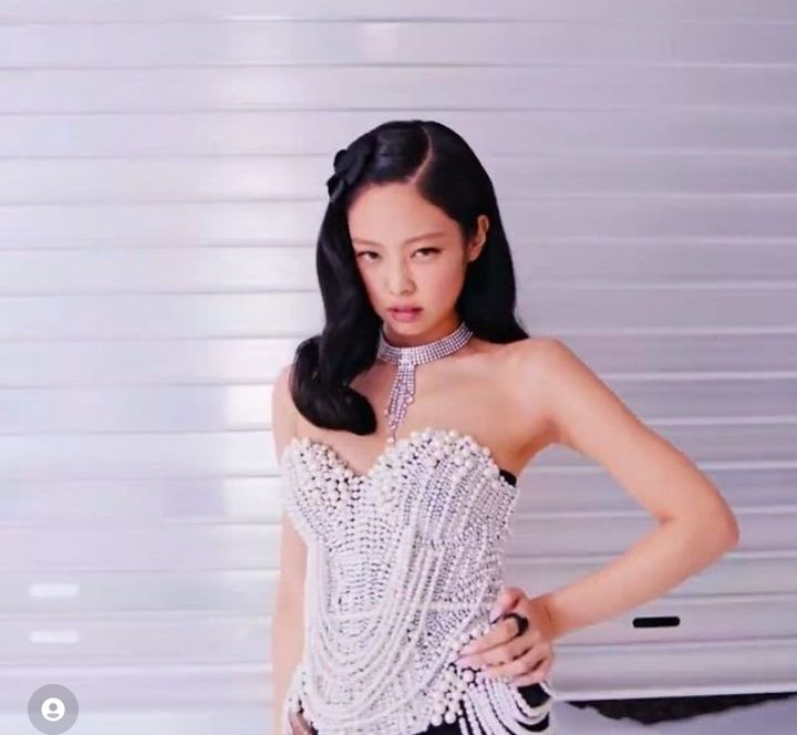 Wow, Jennie BLACKPINK Pakai Kostum Karya Desainer Indonesia di MV Shut Down
