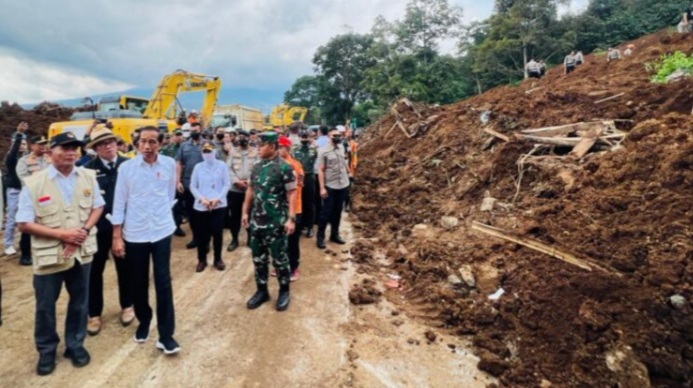Jokowi Sampaikan Duka Cita atas Gempa di Cianjur dan Instruksikan Penanganan Korban