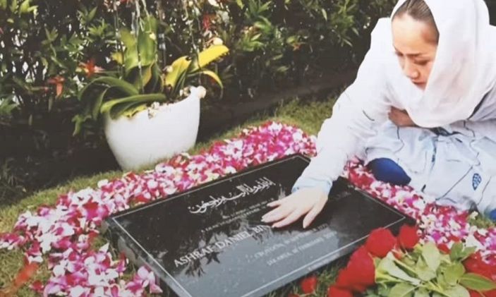 BCL Rayakan Anniversary  Ziarah ke Makam Ashraf Sinclair, Sampaikan Pesan Menyentuh