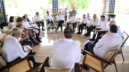 Potret Pemimpin Dunia Ngobrol Santai di Tahura Ngurah Rai