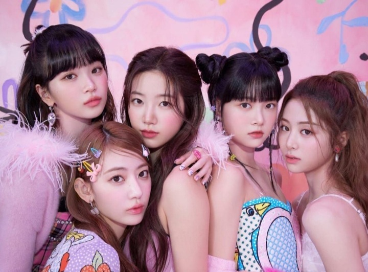 Lirik lagu berjudul Blue Flame yang dinyanyikan LE SSERAFIM