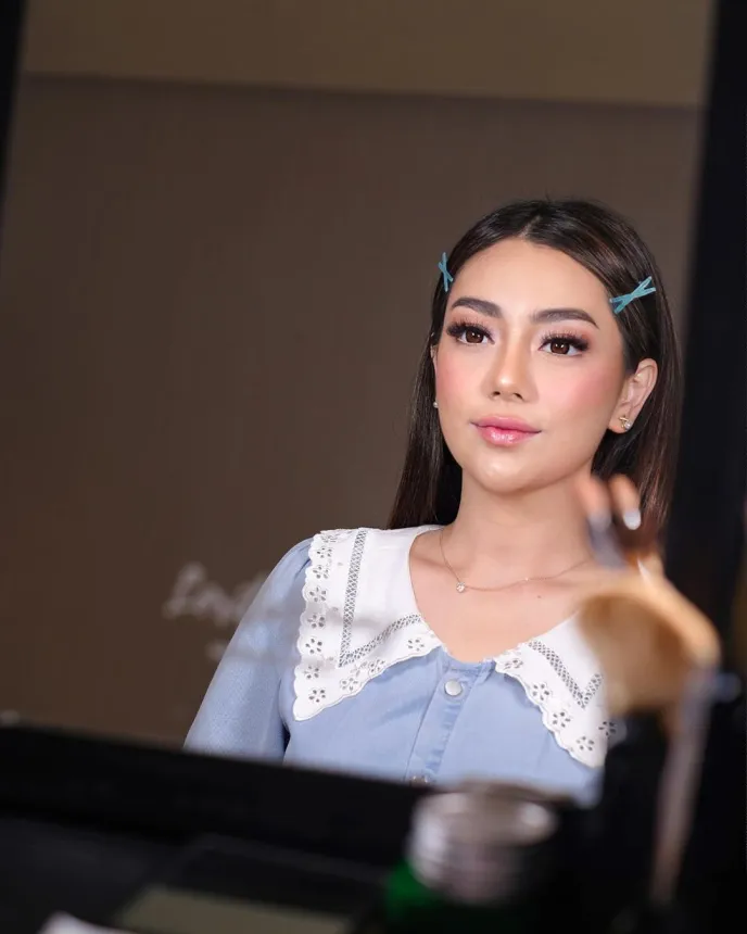 Dandan Ala Boneka Barbie, Celine Evangelista Tuai Pujian