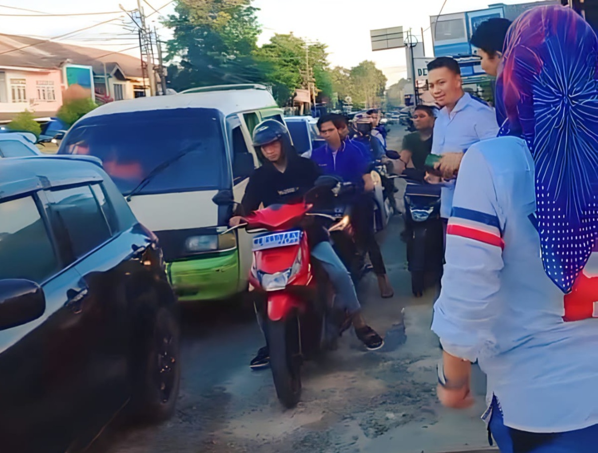 DPW Pemuda Perindo Lampung Berbagi Takjil ke Pengendara