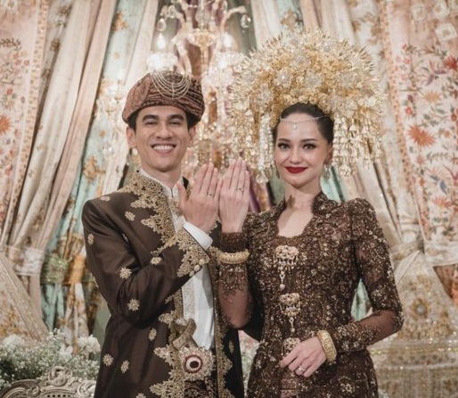 Momen Enzy Storia Menikah dengan Maulana Kasetra