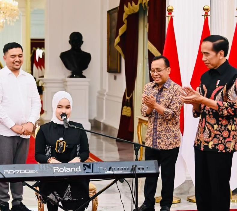 Putri Ariani Tampil Nyanyi ‘Loneliness’ di Depan Presiden Jokowi 