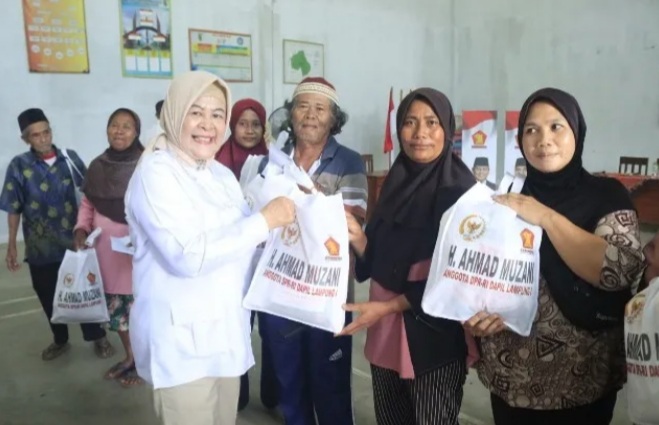 Datangi Masyarakat Pesawaran, Elly Wahyuni Dicurhati Pupuk Subsidi