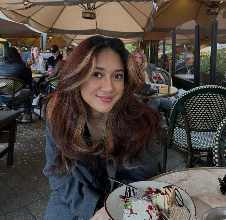 Rahmania Astrini Jadi Spesial Guest Konser Coldplay di Jakarta