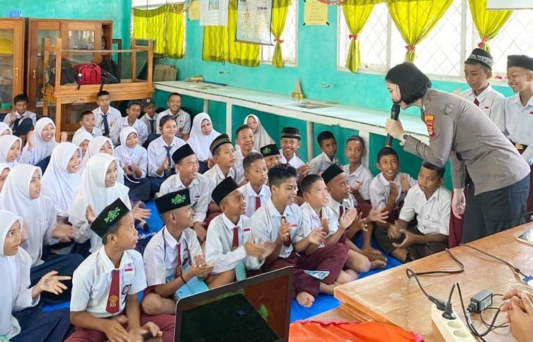 Sambut HUT Polwan RI Ke-75 Tahun 2023, Polres Tulang Bawang Gelar Police Goes To School