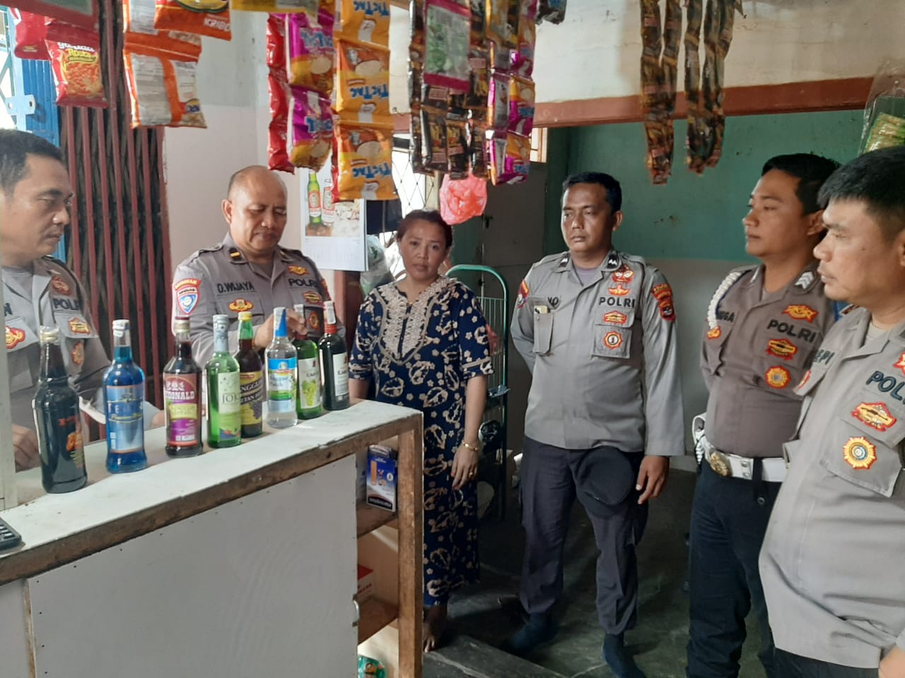 Ops Bina Kusuma 2023, Polres Lamtim Sambangi Kios Pedagang di Desa Way Jepara
