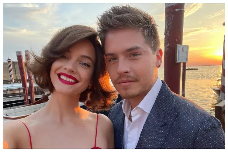 Nikahi Top Model Barbara Palvin setelah 5 Tahun Berpacaran, Simak Profil Dylan Sprouse