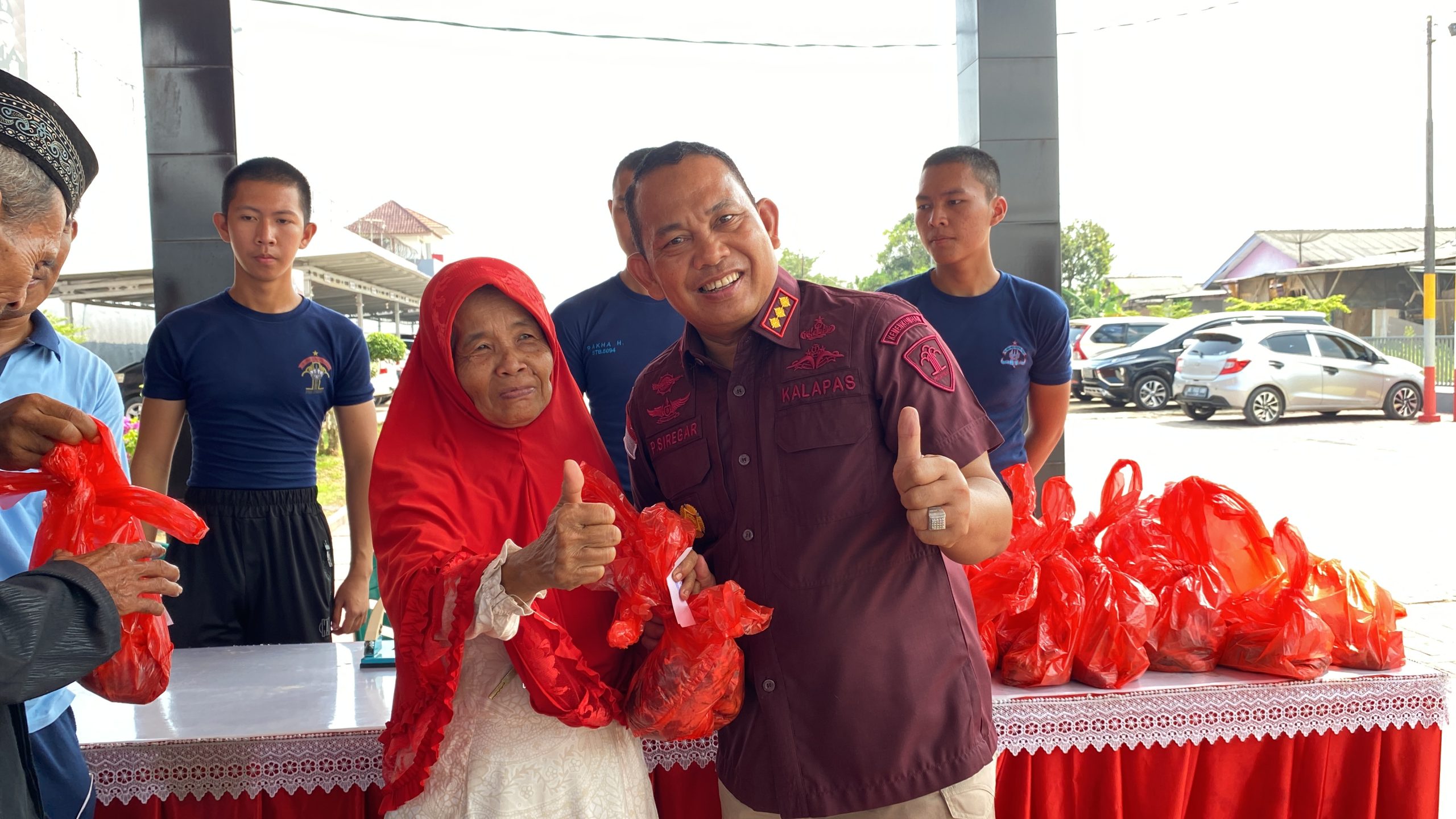 Peduli Masyarakat, Lapas Narkotika Kelas llA Bandar Lampung Bagikan 1549 paket daging Kurban