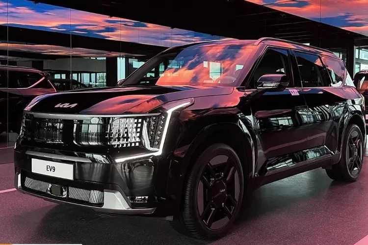 KIA Resmi Meluncurkan Model SUV Elektrik Terbaru dengan Konfigurasi Jok 3 baris, Fitur Canggih Dan Harganya Fantastis!