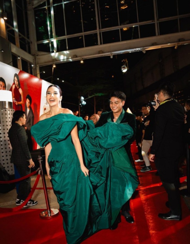 Potret Anya Geraldine di Gala Premiere Film Gampang Cuan, Netizen Sebut Cantiknya Kelewatan! 