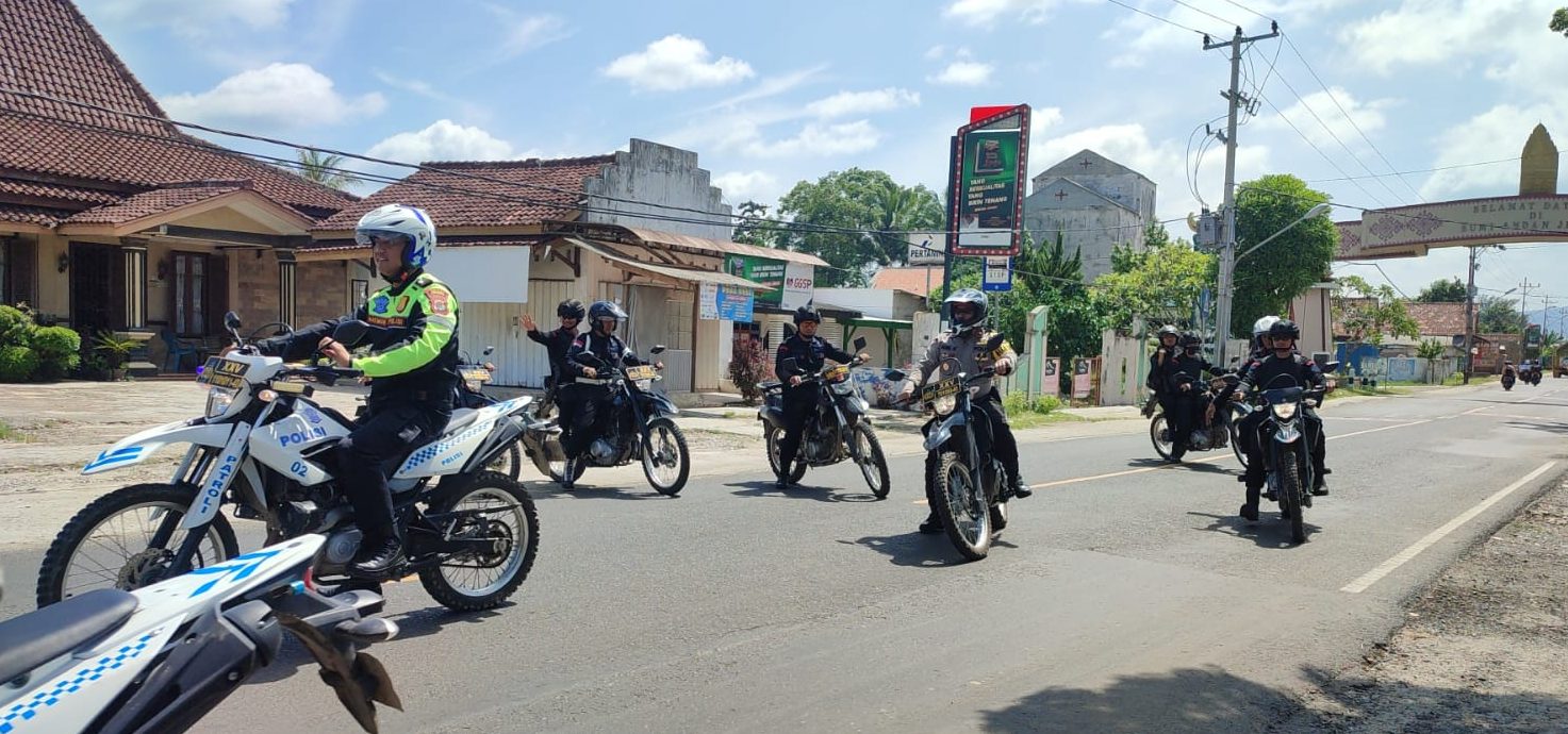 BKO Brimob Polres Pringsewu Gelar Patroli Gabungan Di Wilayah Pringsewu