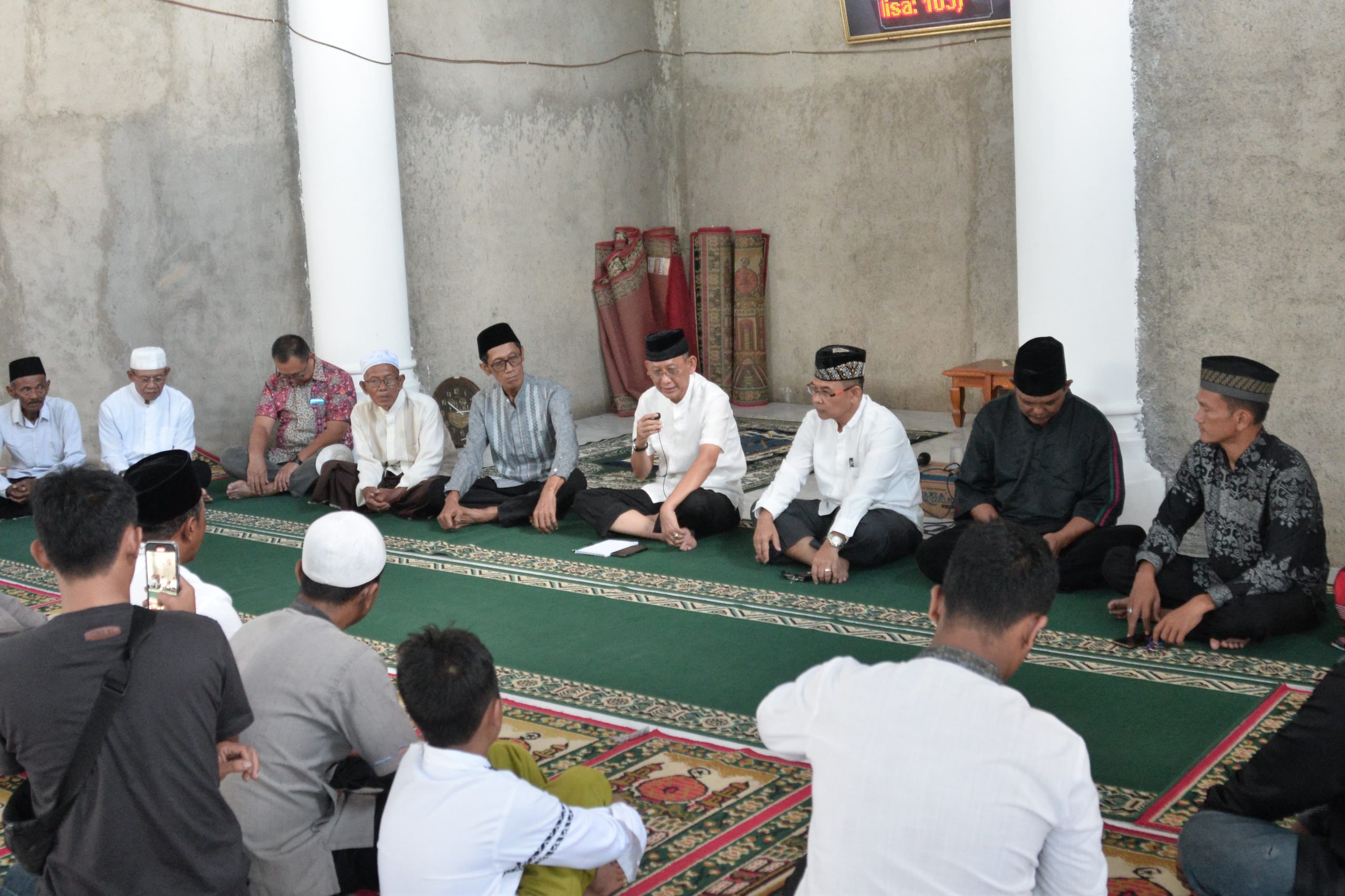 Adi Erlansyah Silaturahmi dengan Tokoh Agama di Pekon Ganjaran Pringsewu