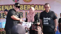Gubernur Arinal dan Ibu Riana Senam Lampung Berjaya Bersama Masyarakat Lampung Utara di Stadion Sukung Lampura