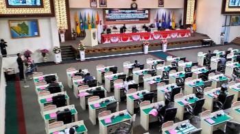 Terjadi Walk Out DPRD Provinsi Lampung saat Sidang Paripurna Berlangsung