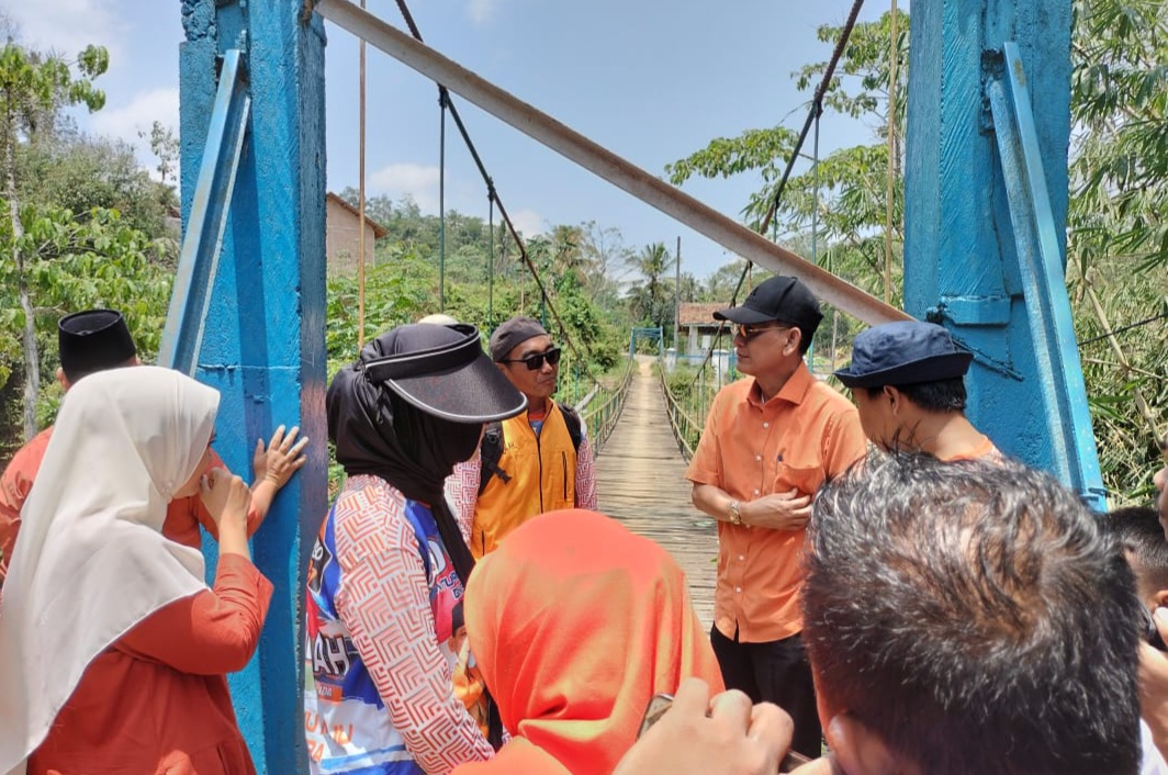 Adi Erlansyah Jaring Aspirasi dan Tinjau Jembatan Penghubung Desa di Pringsewu