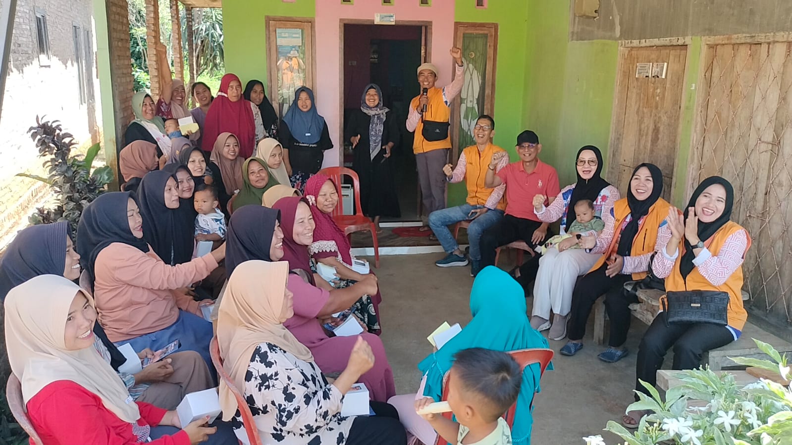 Temu Relawan di Pagelaran Utara, Adi Erlansyah Ingin Bantu Warga Punya Penghasilan Tambahan