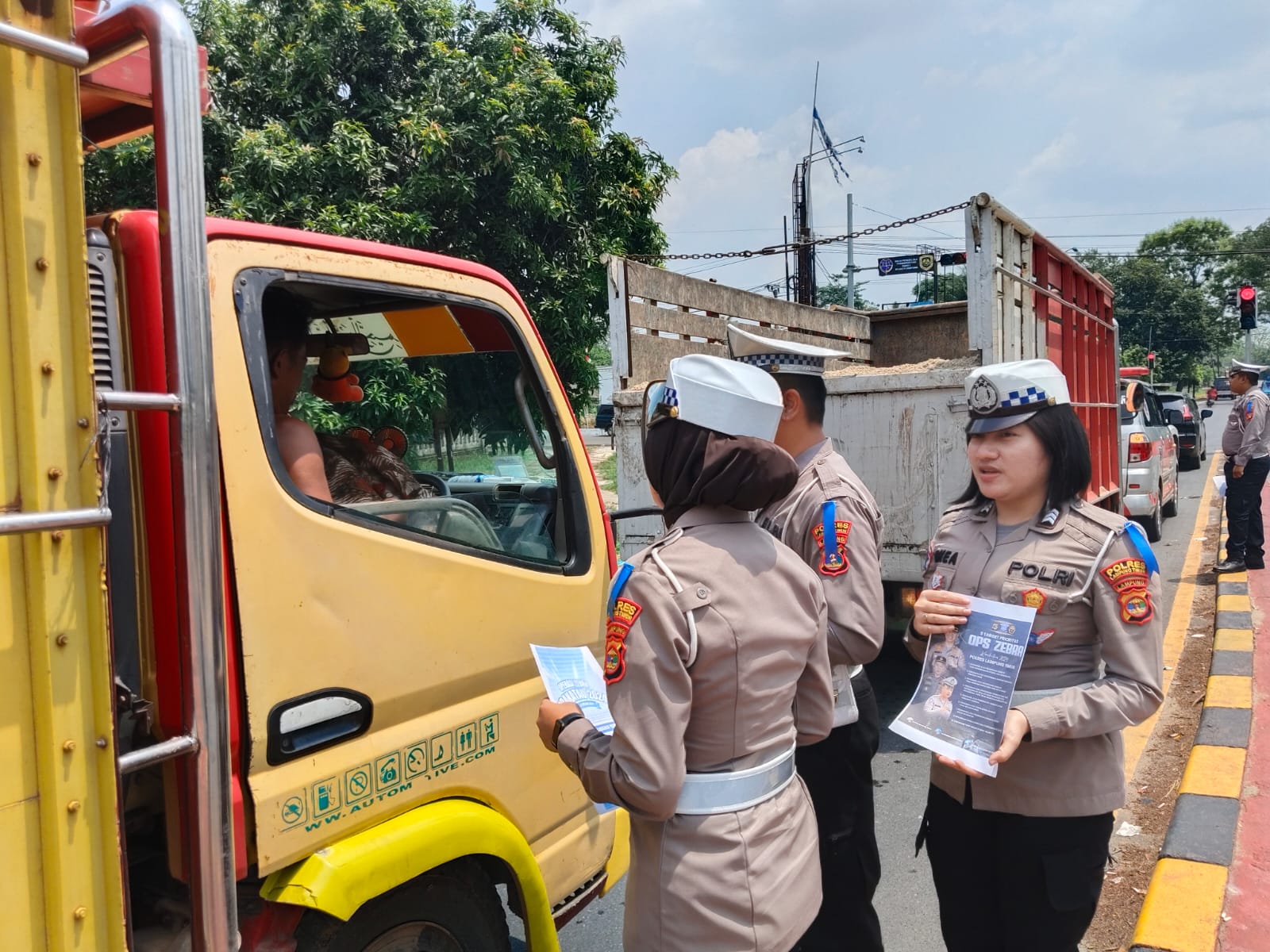 Polres Lampung Timur Gelar Sosialisasi Kamseltibcar Lantas di Jalintim Sukadana