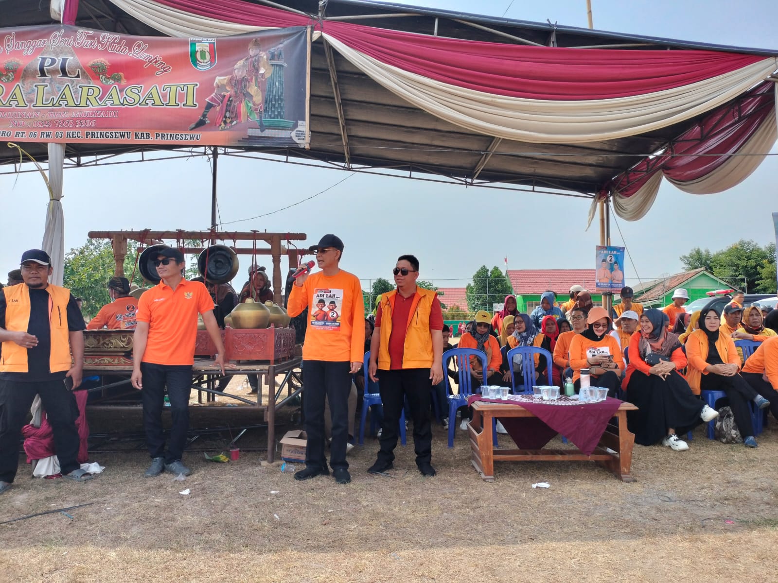 Warga Antusias Saksikan Kampanye Adi Erlansyah dan Hisbullah Huda di Podomoro 