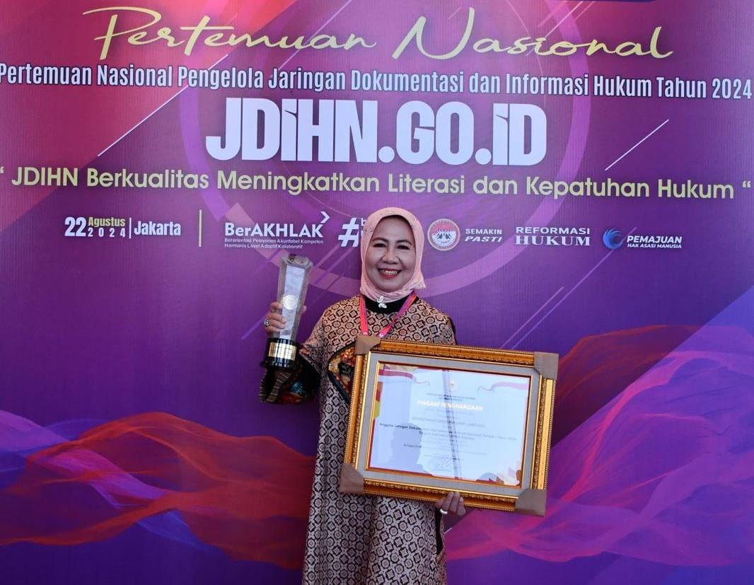 Mantap, Sekretaris DPRD Lampung Terima Penghargaan JDIHN Terbaik Pertama Lima Tahun Berturut-turut