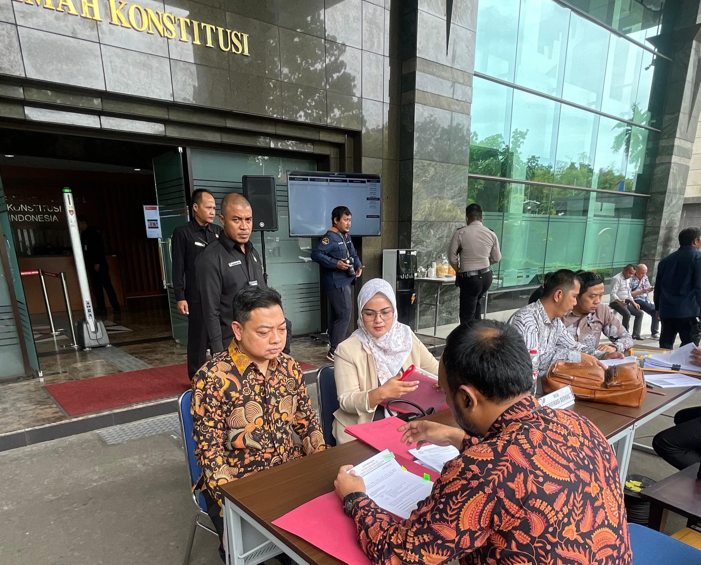 Serahkan Berkas Sengketa Hasil Pilkada ke MK, Paslon Adilah Klaim Miliki Bukti Kuat