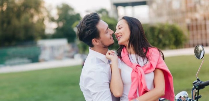 Sikap Perempuan yang Kerap Membahagiakan Pasangan, Yuk Pahami Ikatan Emosional Ini!