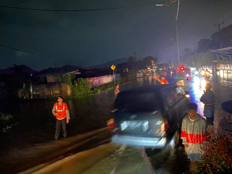 Bandar Lampung dikepung Banjir, Brimob Siagakan Team SAR