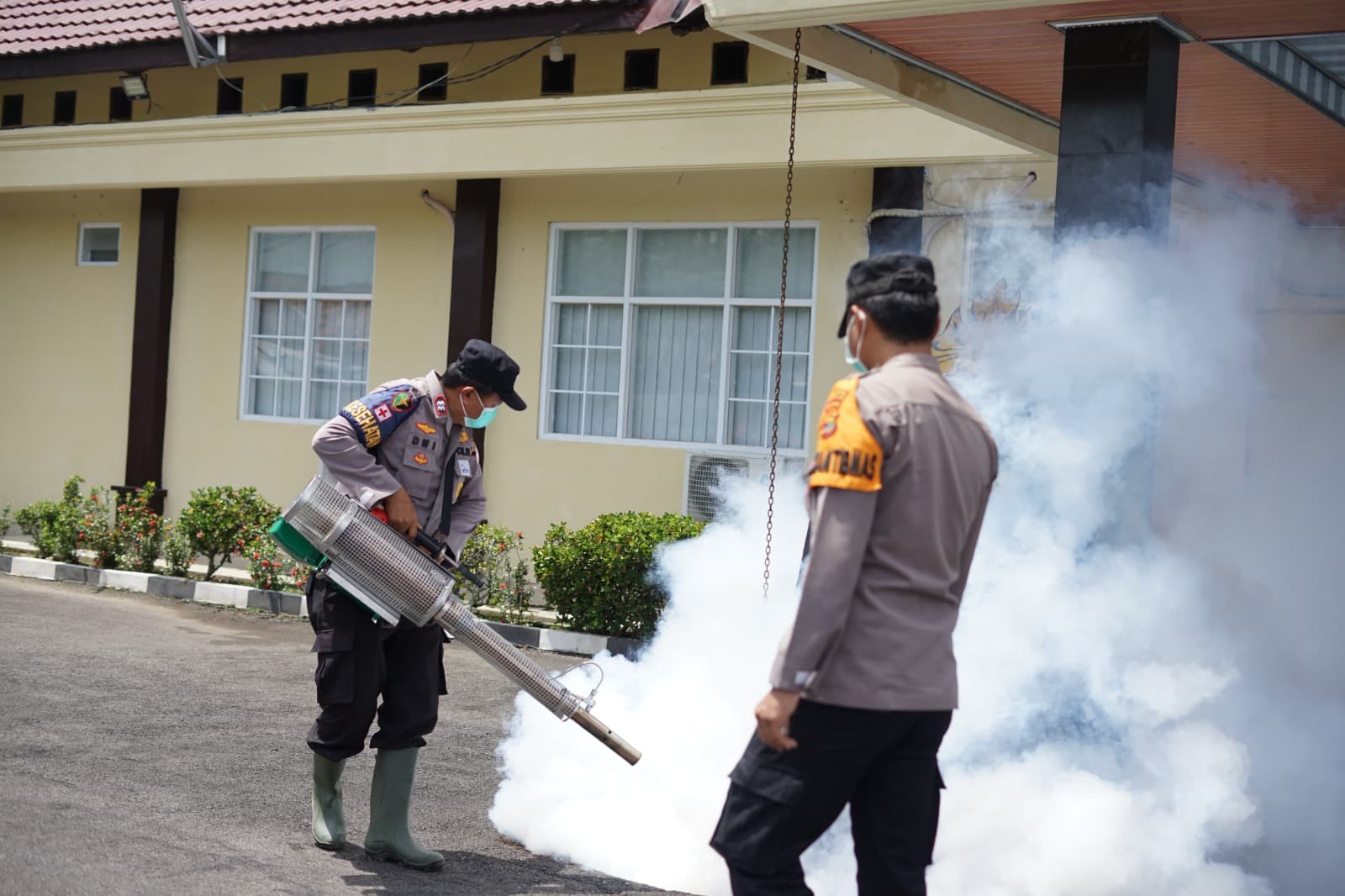 Tangkal DBD, Polres Tulang Bawang Lakukan Fogging di 9 Lokasi Berbeda