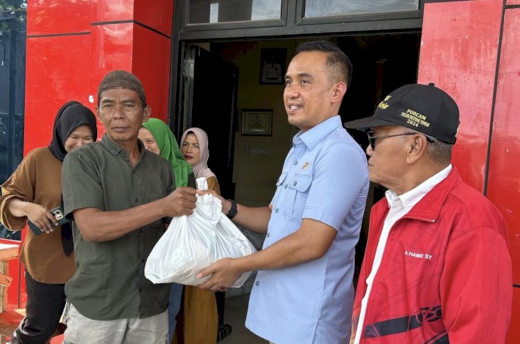 Anggota DPRD Bandar Lampung Rizaldi Salurkan Bantuan Ketua MPR ke Masyarakat Kota Karang