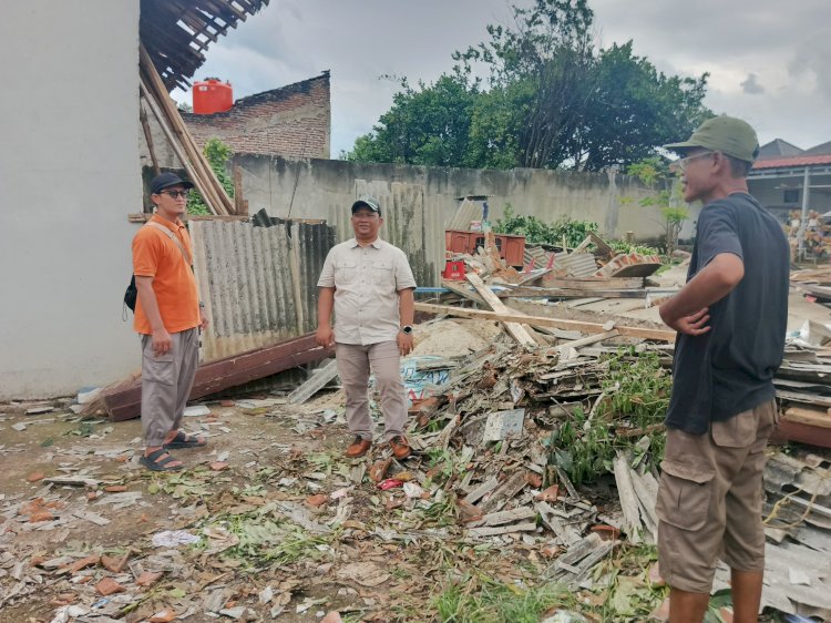 Anggota DPRD Bandar Lampung Tinjau dan Salurkan Bantuan untuk Korban Puting Beliung